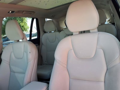 2021 Volvo XC90 Momentum***Beautiful Vehicle!!