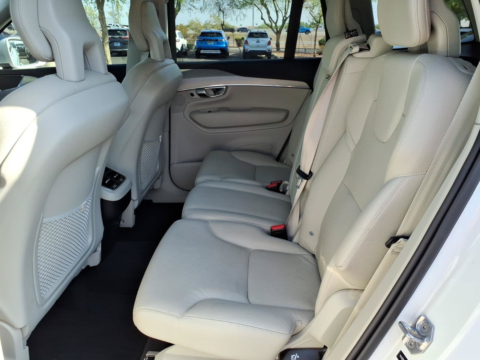2021 Volvo XC90 Momentum***Beautiful Vehicle!!