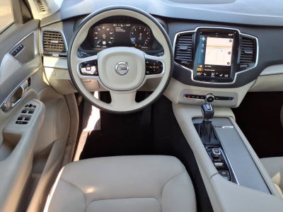 2021 Volvo XC90 Momentum***Beautiful Vehicle!!