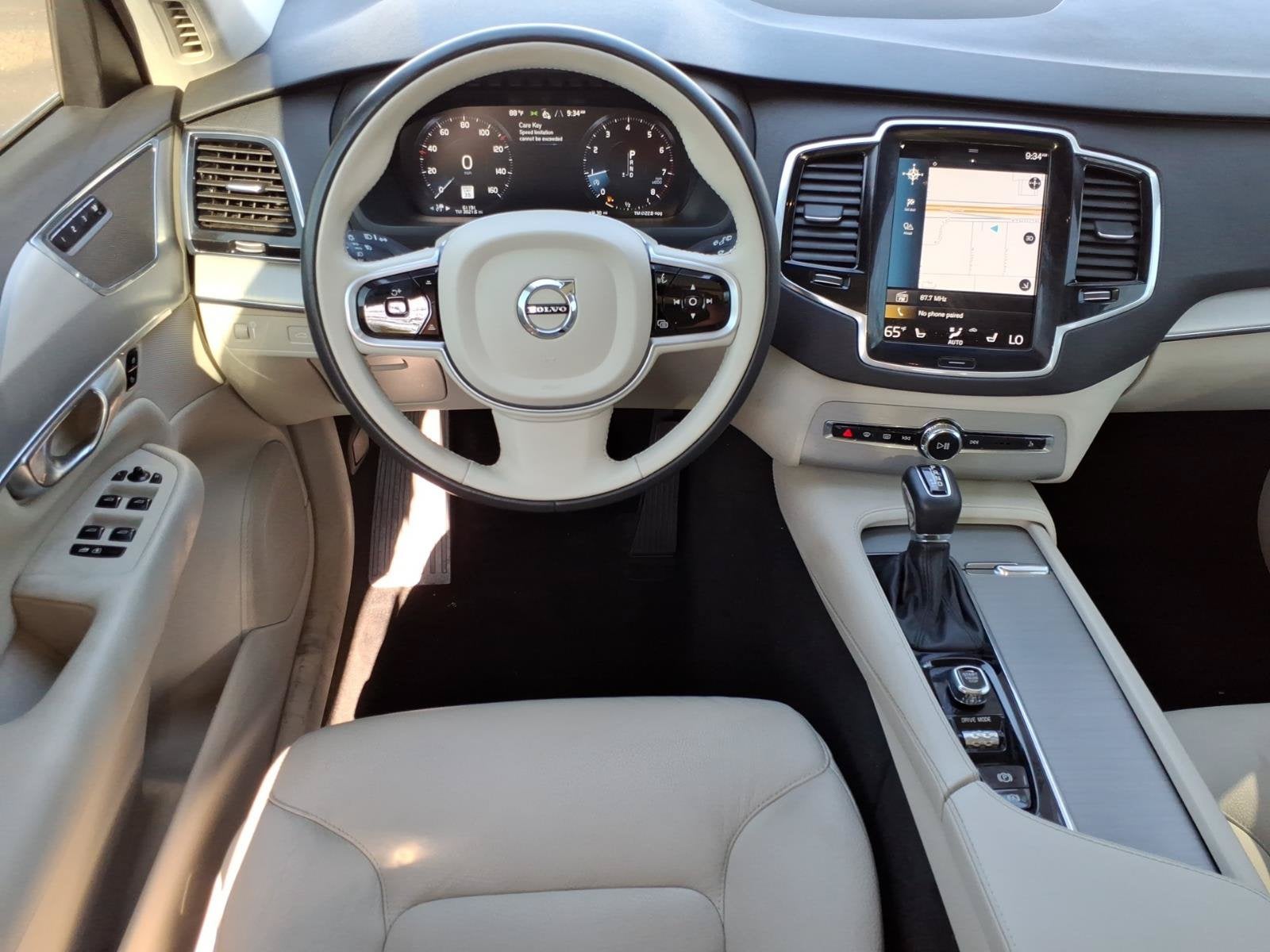 2021 Volvo XC90 Momentum***Beautiful Vehicle!!