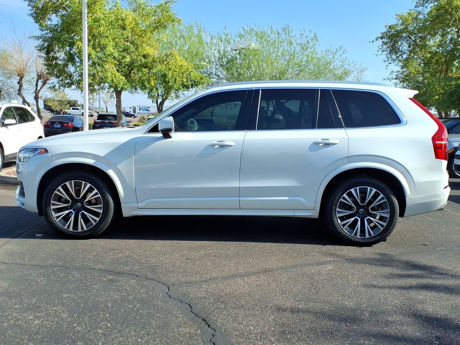 2021 Volvo XC90 Momentum***Beautiful Vehicle!!