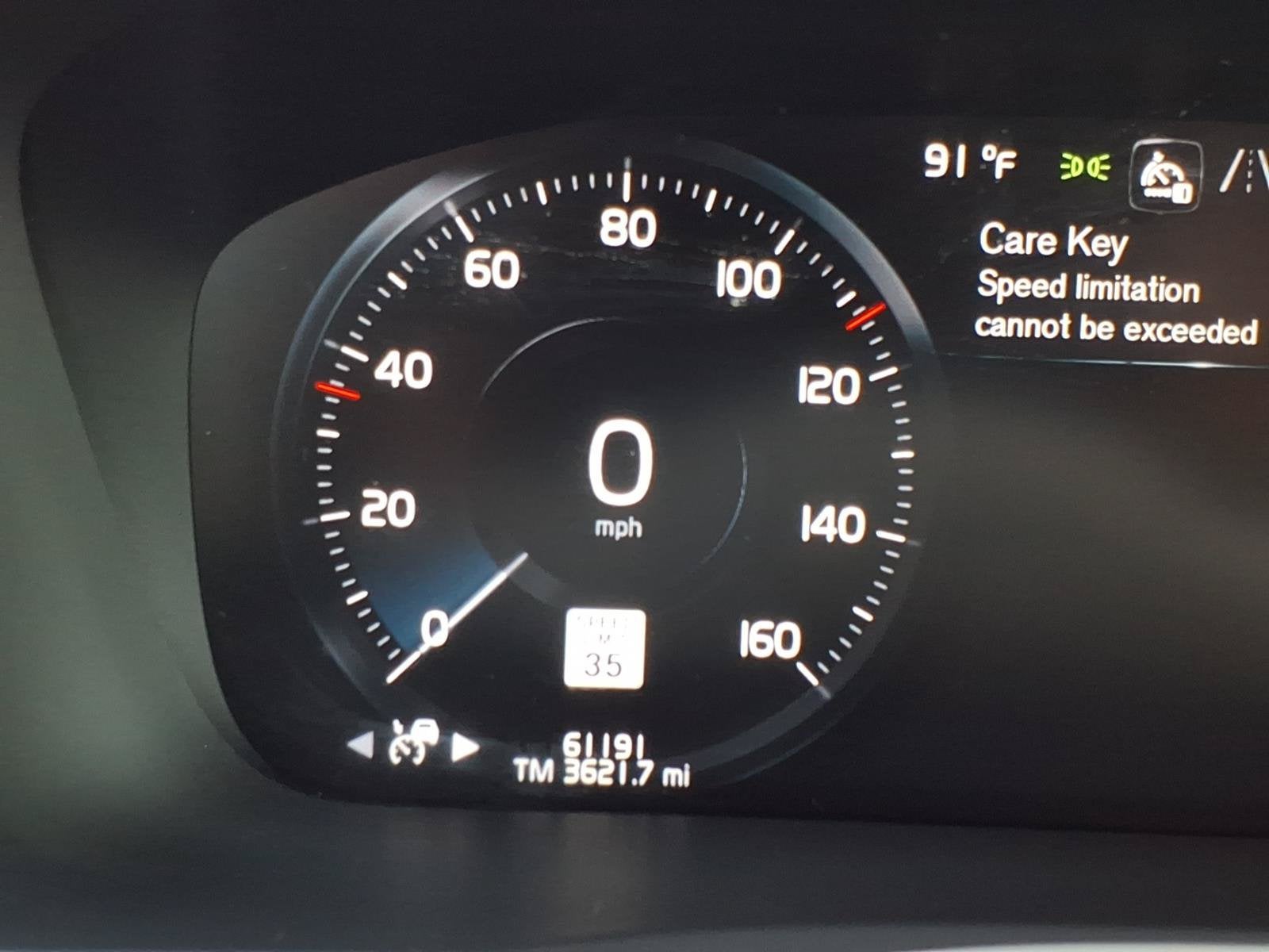 2021 Volvo XC90 Momentum***Beautiful Vehicle!!
