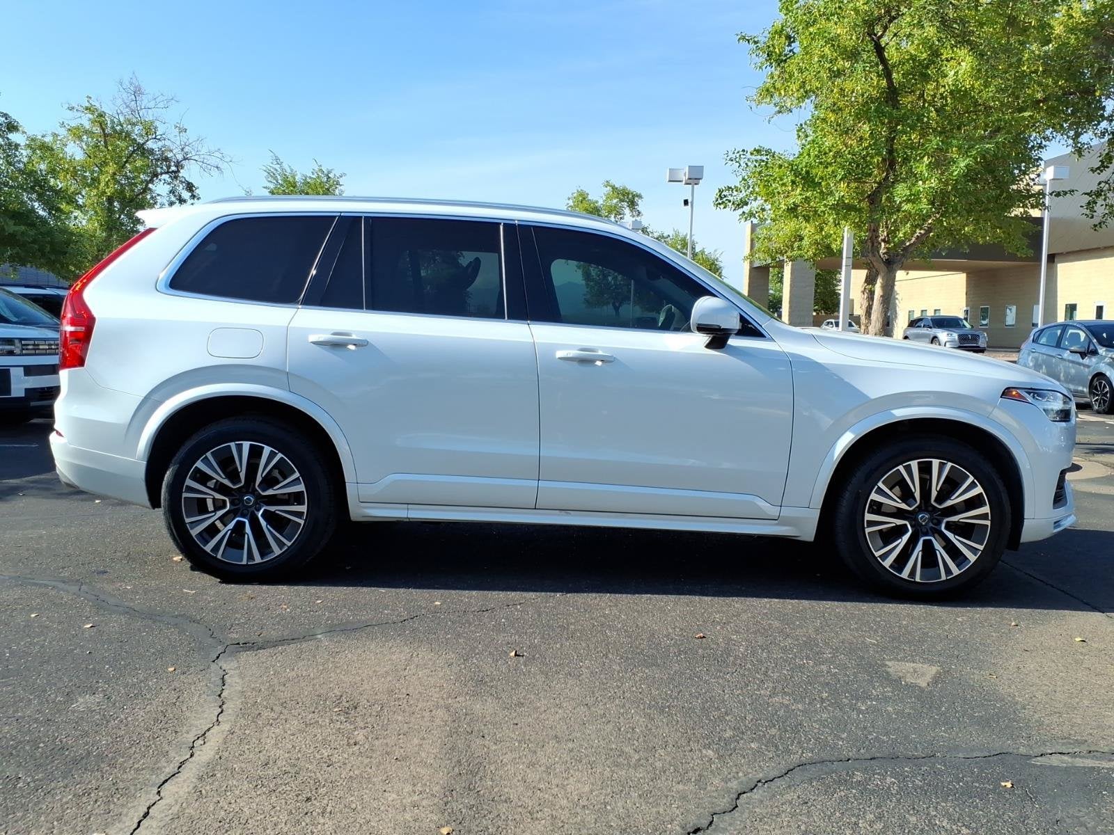 2021 Volvo XC90 Momentum***Beautiful Vehicle!!