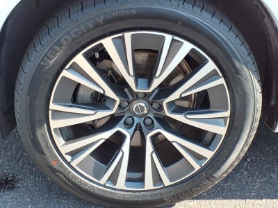 2021 Volvo XC90 Momentum***Beautiful Vehicle!!
